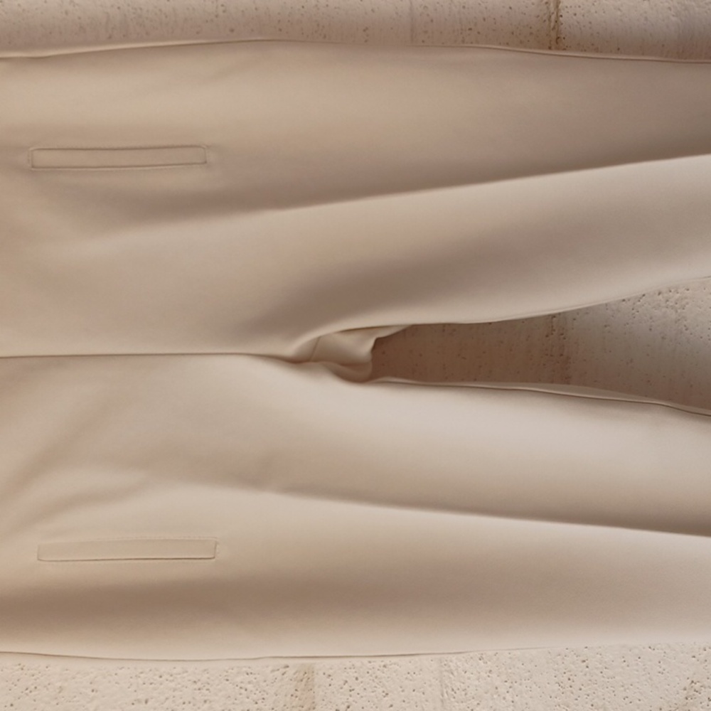 Chico's Cream Color Ankle Length Legging, Stretch, Like New - Picture 7 of 14